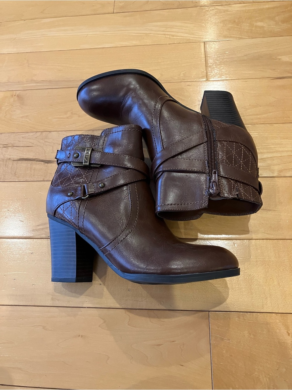NWOB brown short boots